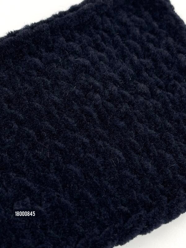 86% Extra Fine Merino wool, 10% Cashmere wool, 4% Polyamide, Velvet - Image 2