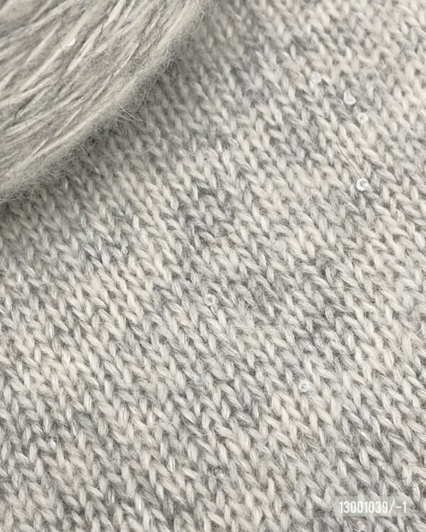 32% Mohair, 28% Silk, 19% Cashmere wool, 18% Polyamide, 3% Merino wool, Sequins - Image 2