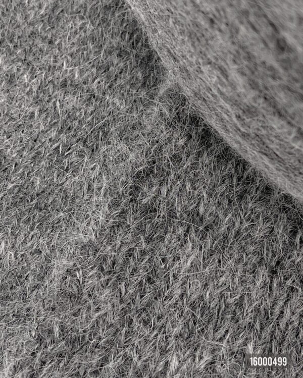 46% Suri Baby Alpaca wool, 44% Baby Yak wool, 10% Polyamide - Image 2