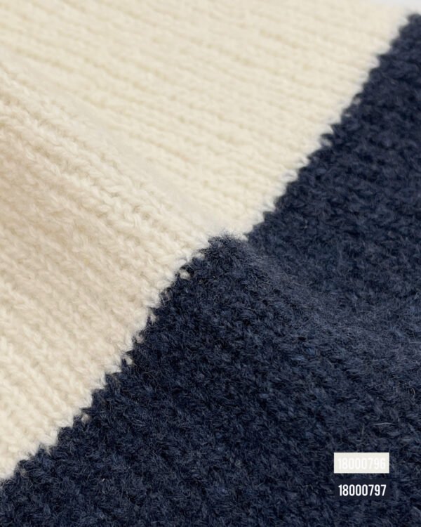 47% Extra Fine Merino Wool, 46% Cashmere wool, 7% Polyamide, Boucle - Image 2