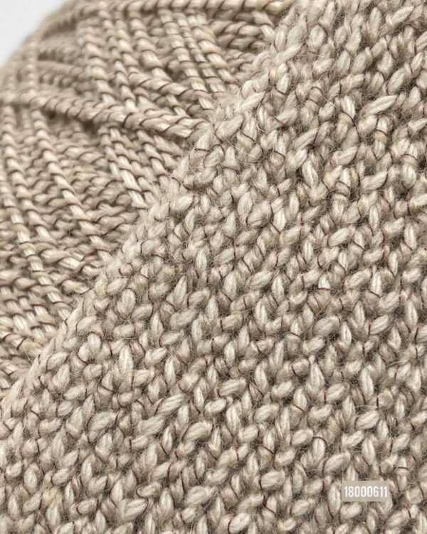 64% Merino, 29% Cashmere, 6% Silk, 1% Polyamide - Image 3