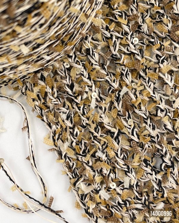 53% Polyamide, 28% Cotton, 17% Silk, 2% Linen, Sequins - Image 2